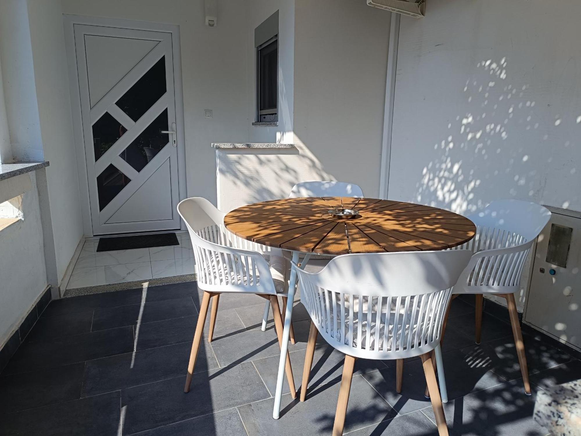 Apartmani Emilio Novalja Exterior photo