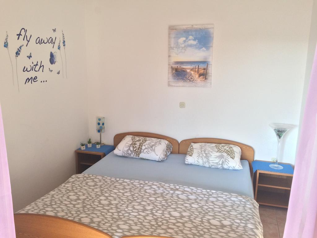 Apartmani Emilio Novalja Exterior photo