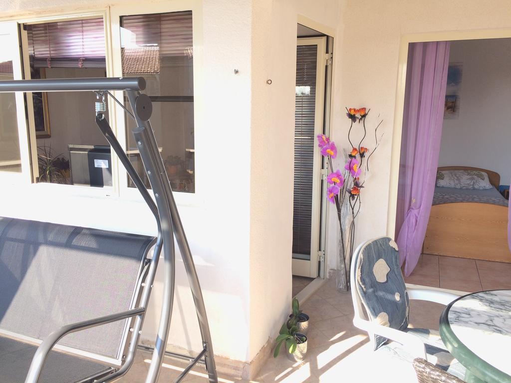 Apartmani Emilio Novalja Exterior photo
