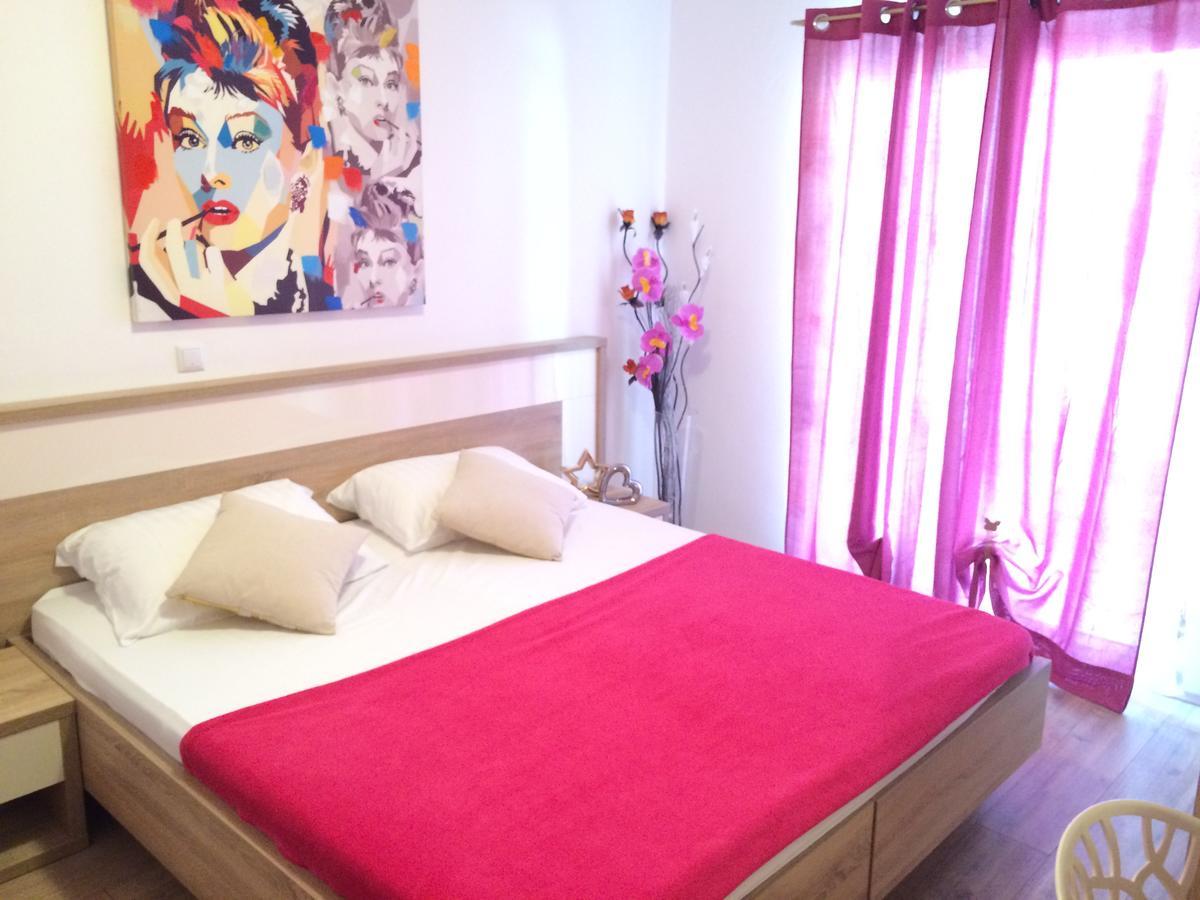 Apartmani Emilio Novalja Exterior photo