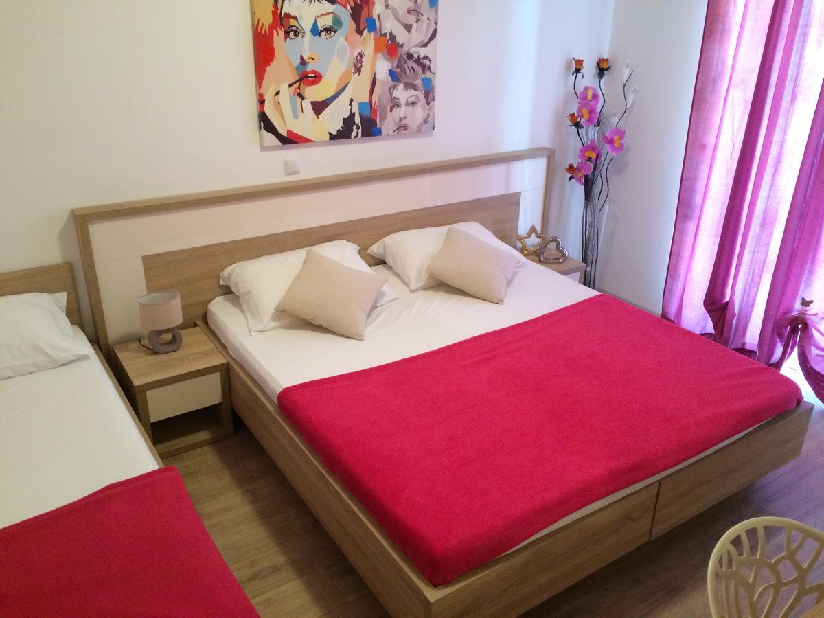 Apartmani Emilio Novalja Exterior photo