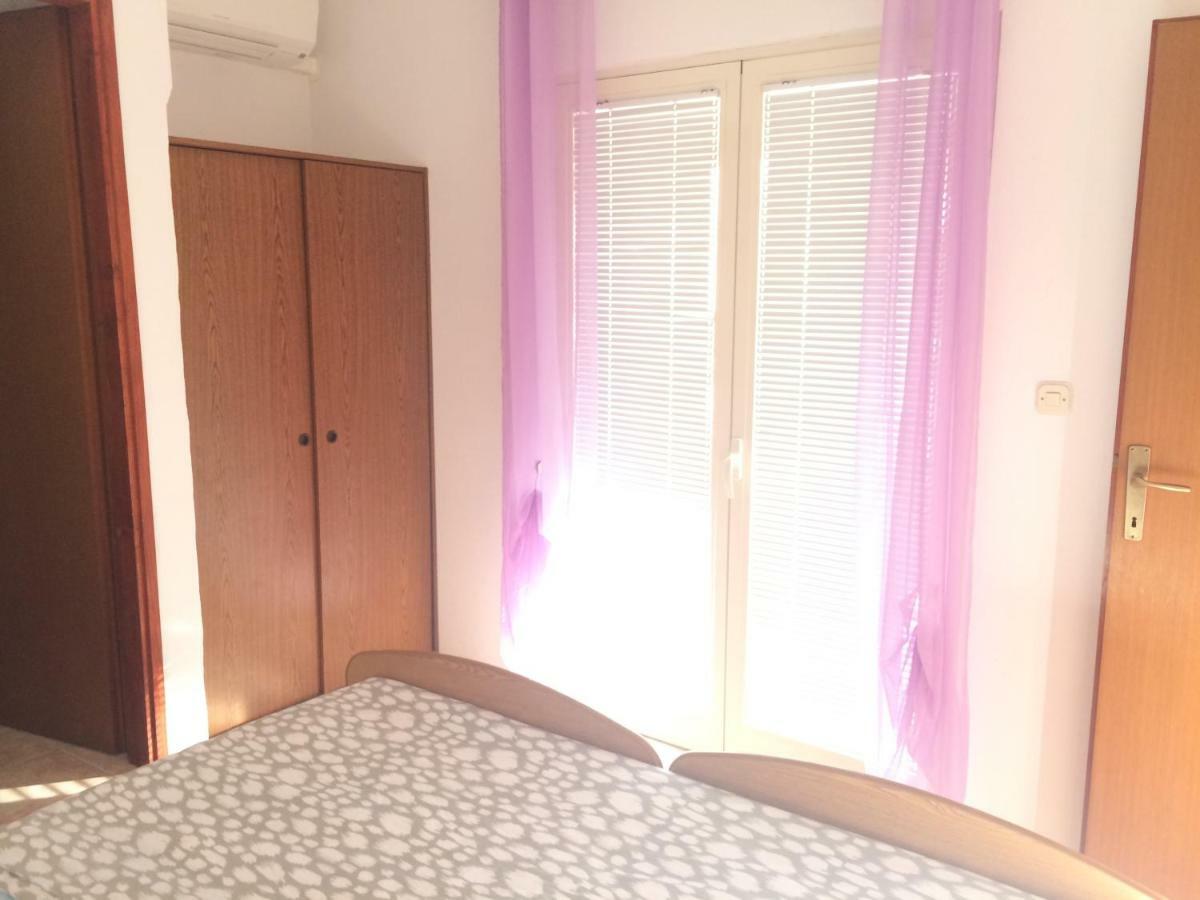 Apartmani Emilio Novalja Exterior photo